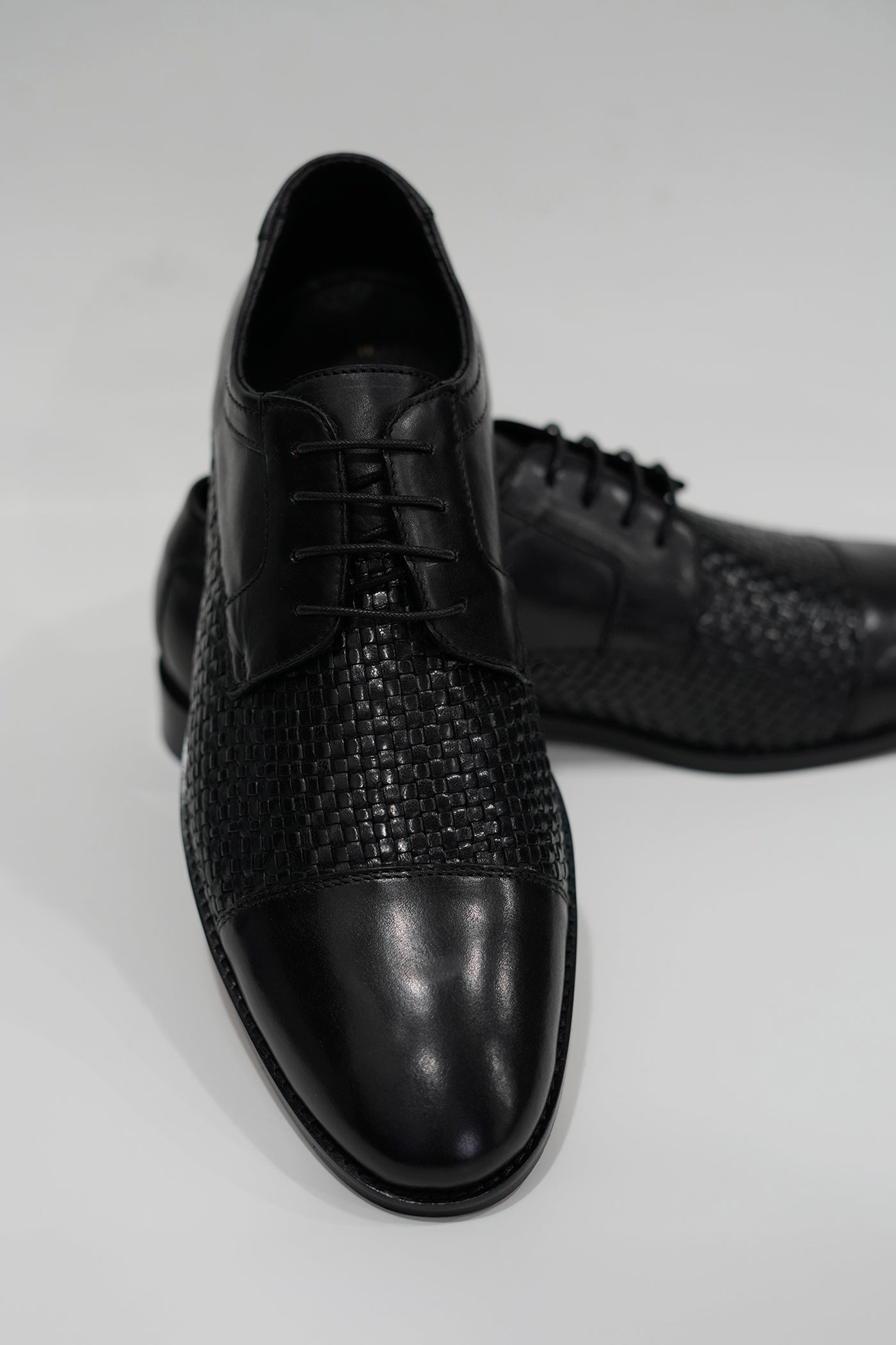Oxford Mesh Crust Leather Shoe