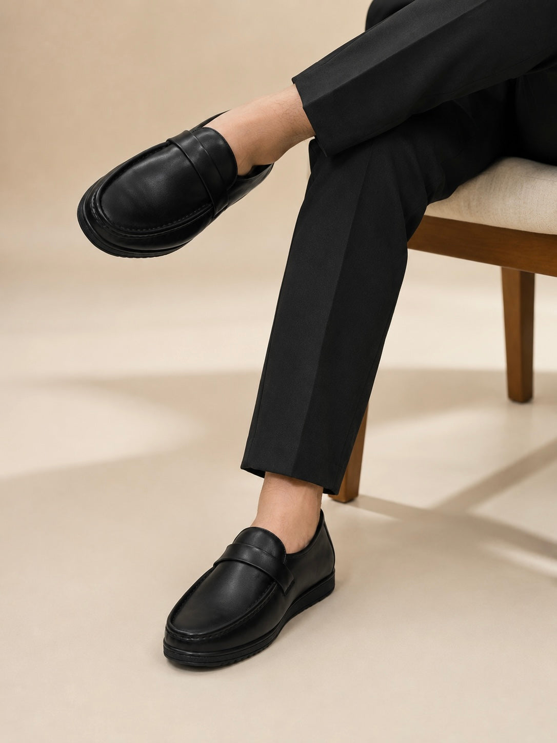 5410 Moca Black Leather Loafers