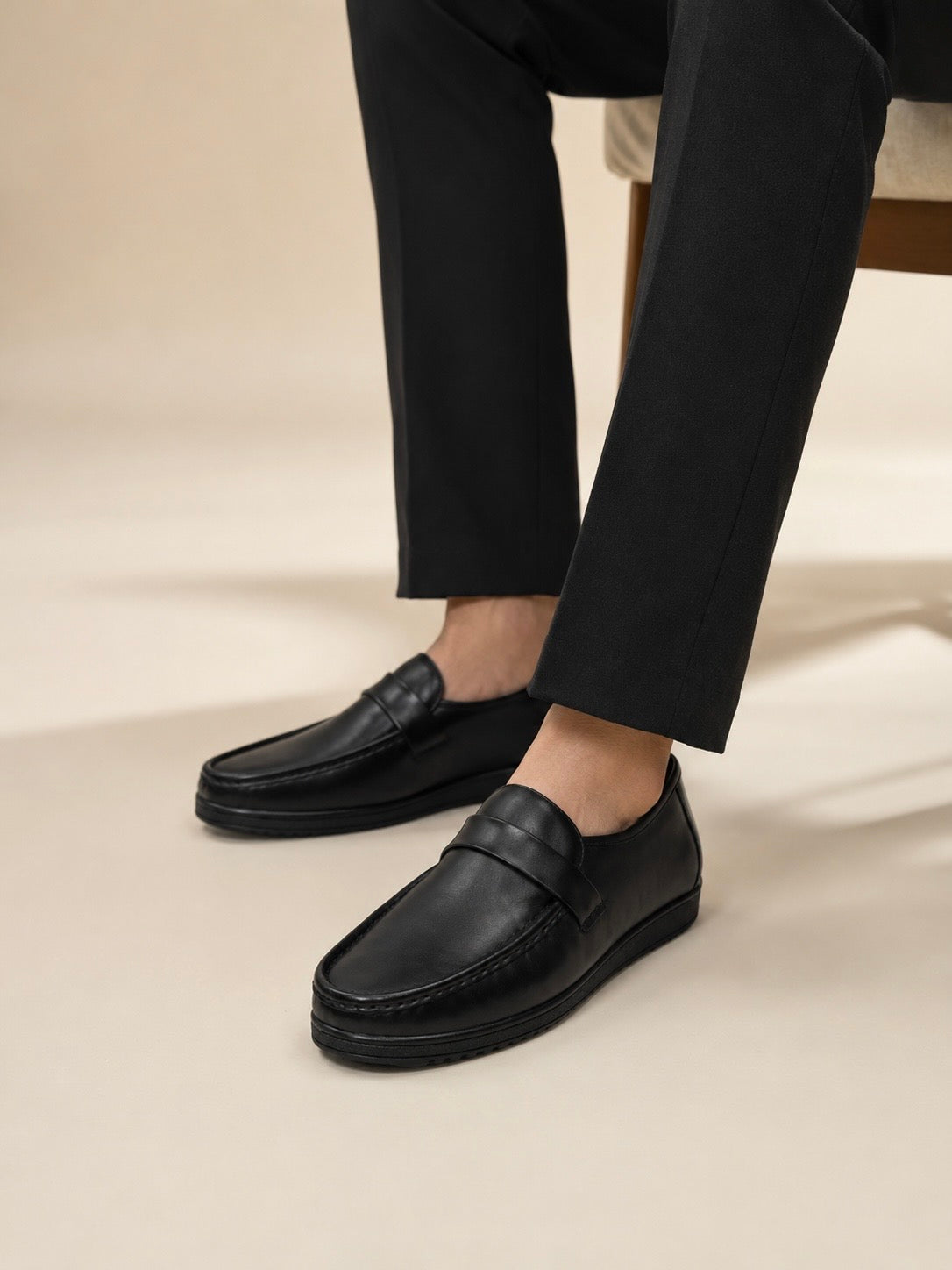 5410 Moca Black Leather Loafers