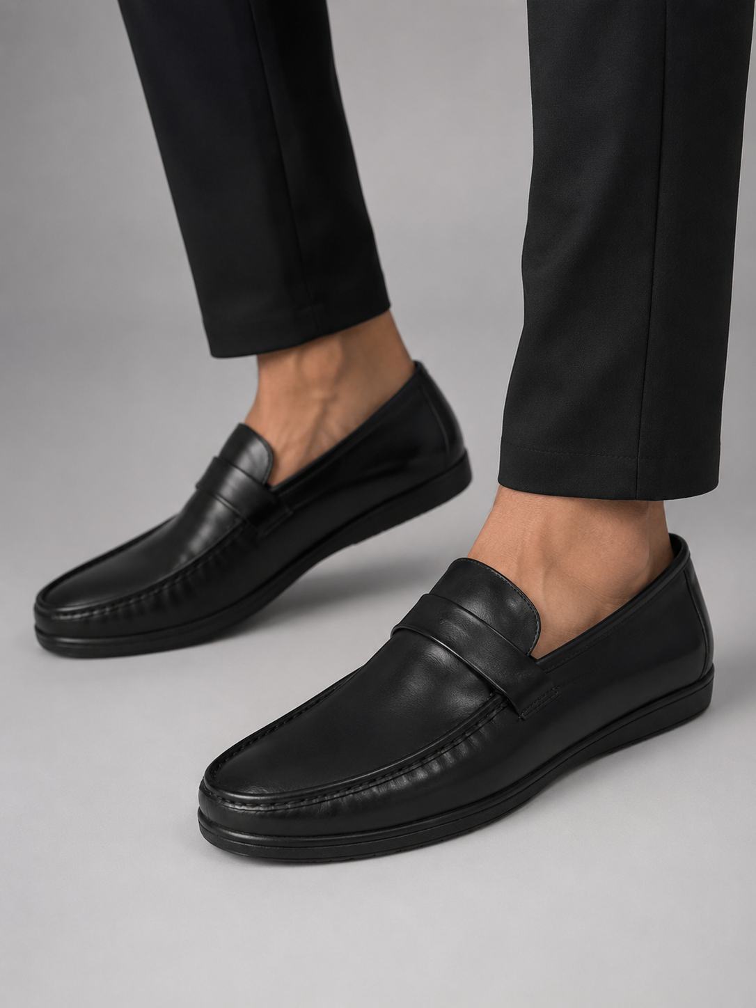 5410 Moca Black Leather Loafers