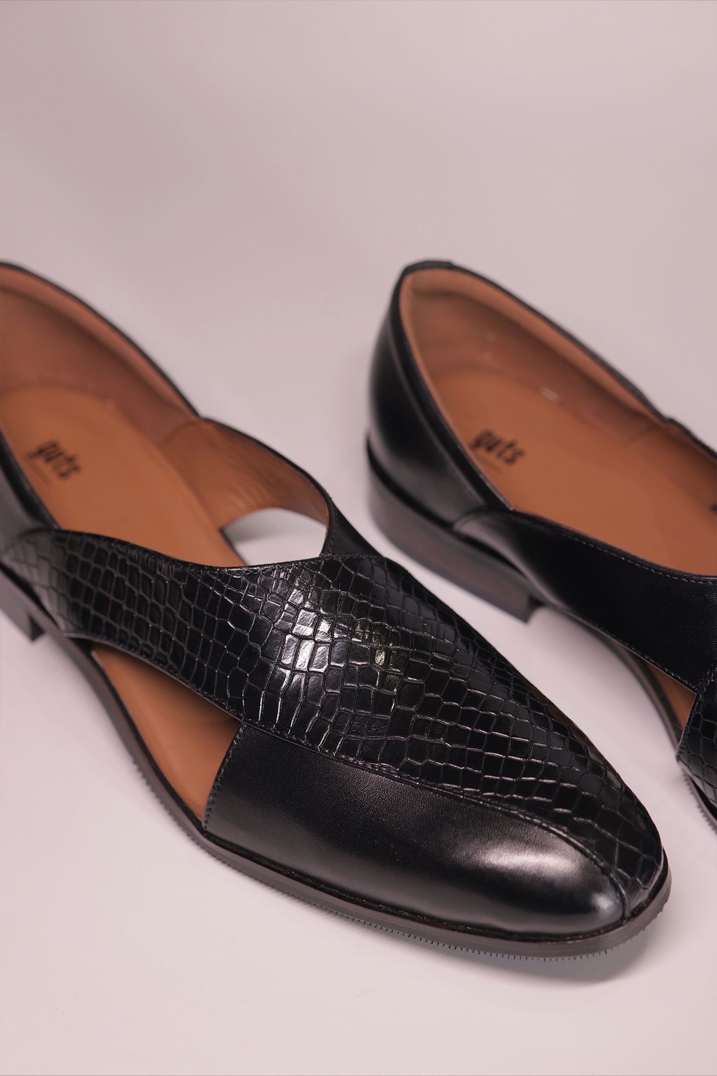 Black Leather Peshawari Jutti with Wooden Sole