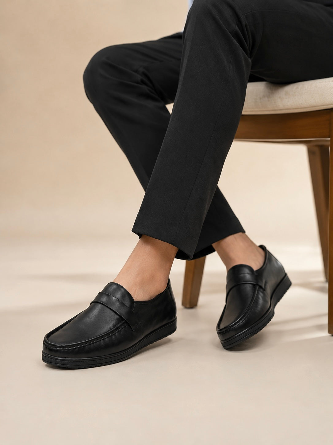 5410 Moca Black Leather Loafers